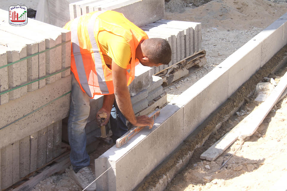 استمرار العمل في مشروع إعادة تأهيل شارع السلامة بنسبة إنجاز 60%