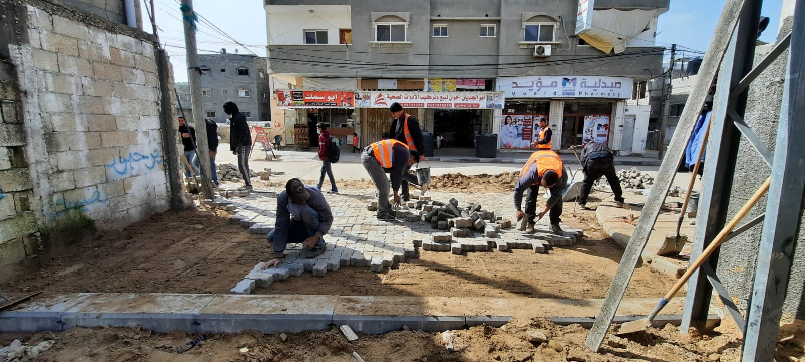 بلدية دير البلح: منذ بداية موسم الشتاء نسعى لمنع تجمع المياه وتدفقها للشوارع الفرعية خلال المنخفضات