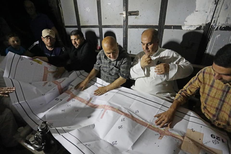 بلدية دير البلح تعقد جلسة استماع مع أهالي حي المحطة شرق المدينة