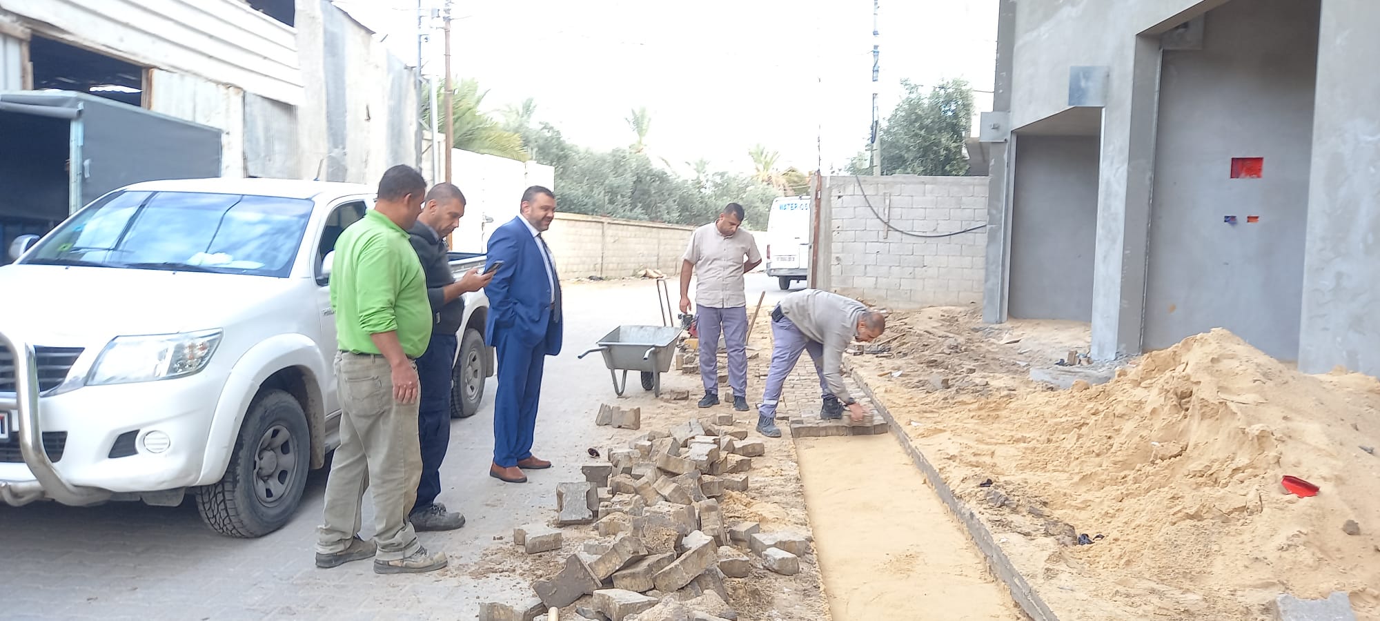 رئيس بلدية دير البلح يجري زيارة تفقدية لأعمال الصيانة بالمدينة