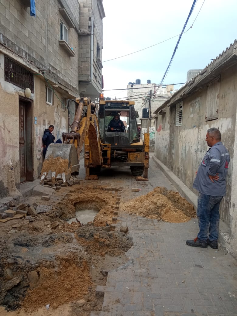 الانتهاء من الصيانة الطارئة لخط الصرف الصحي بحارة النور بالمعسكر