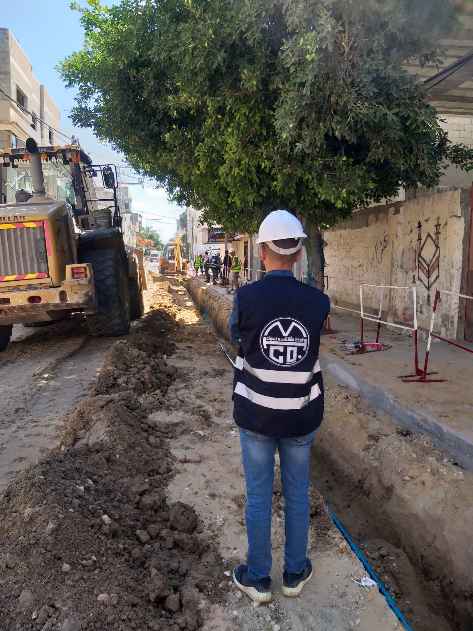 استمرار العمل بمشروع تمديد شبكات و خطوط مياه ناقلة  بالمدينة