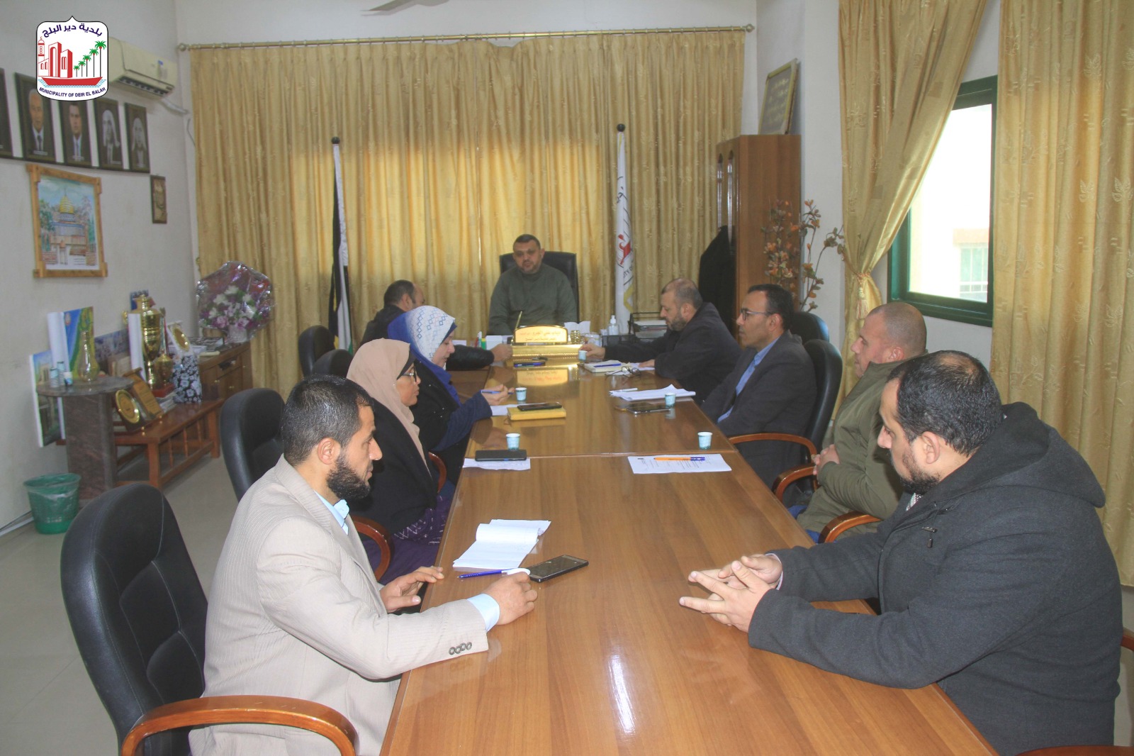 بلدية دير البلح تعقد لقاءها الدوري لبحث سير العمل وتطويره