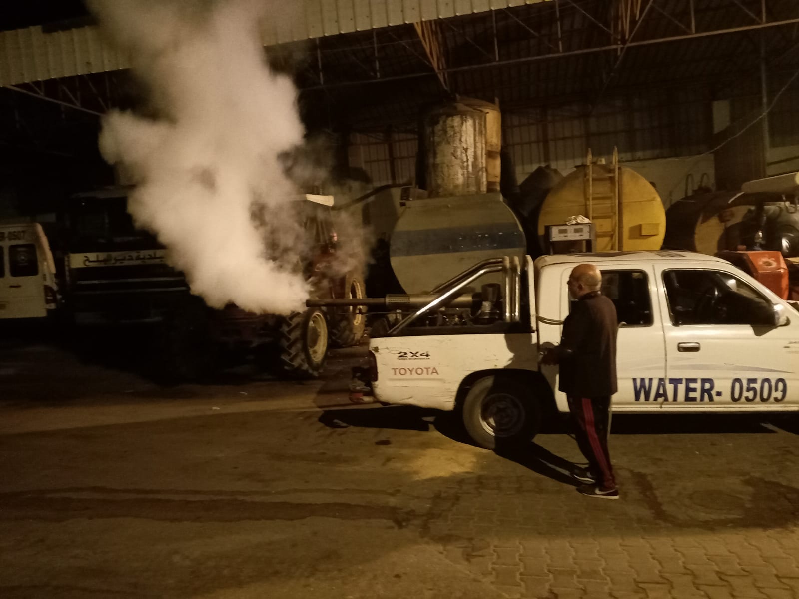 تواصل مكافحة حشرة البعوض بالمدينة للحد من انتشارها