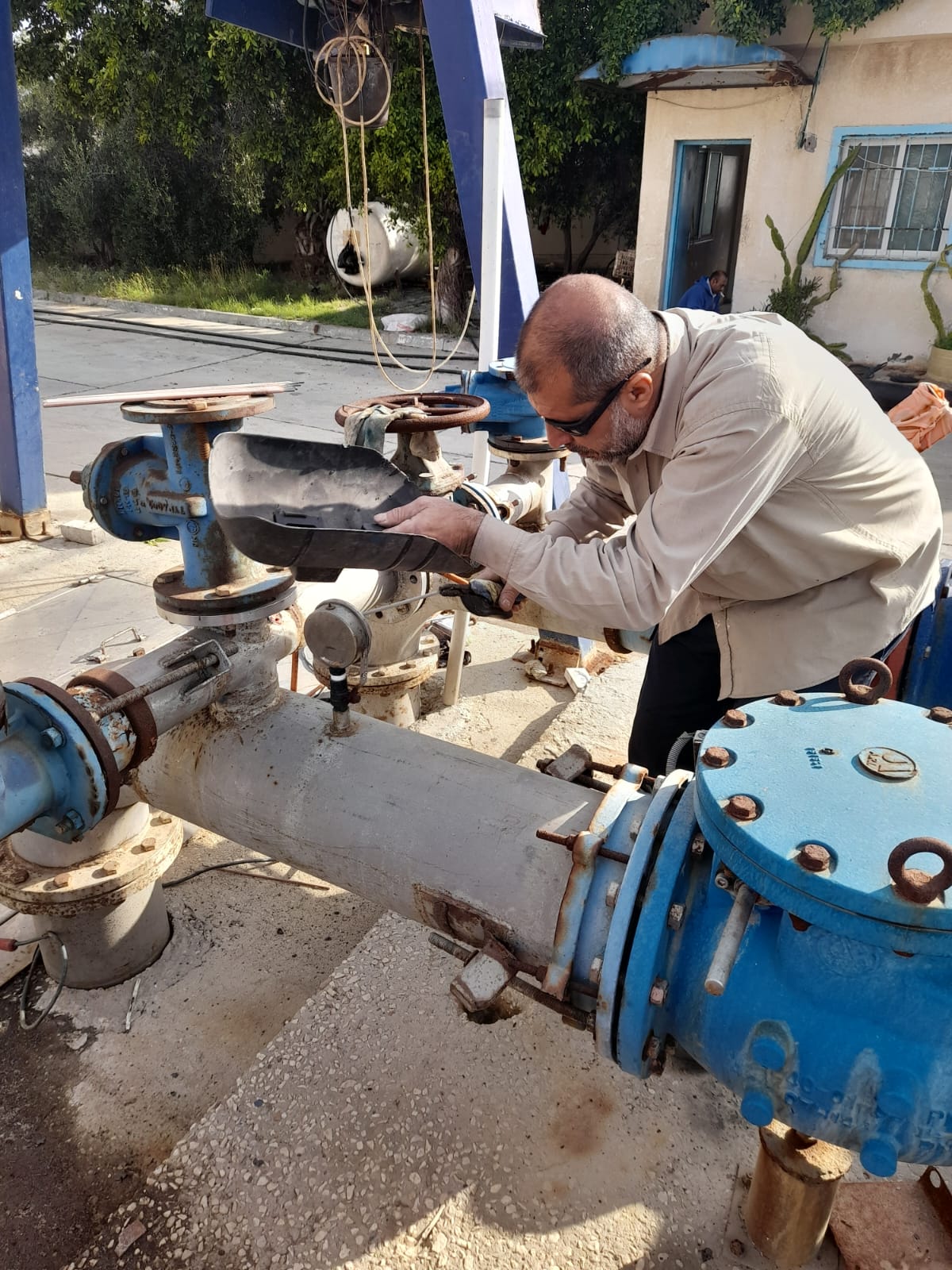 تواصل المتابعة الدورية لمضخات الصرف الصحي