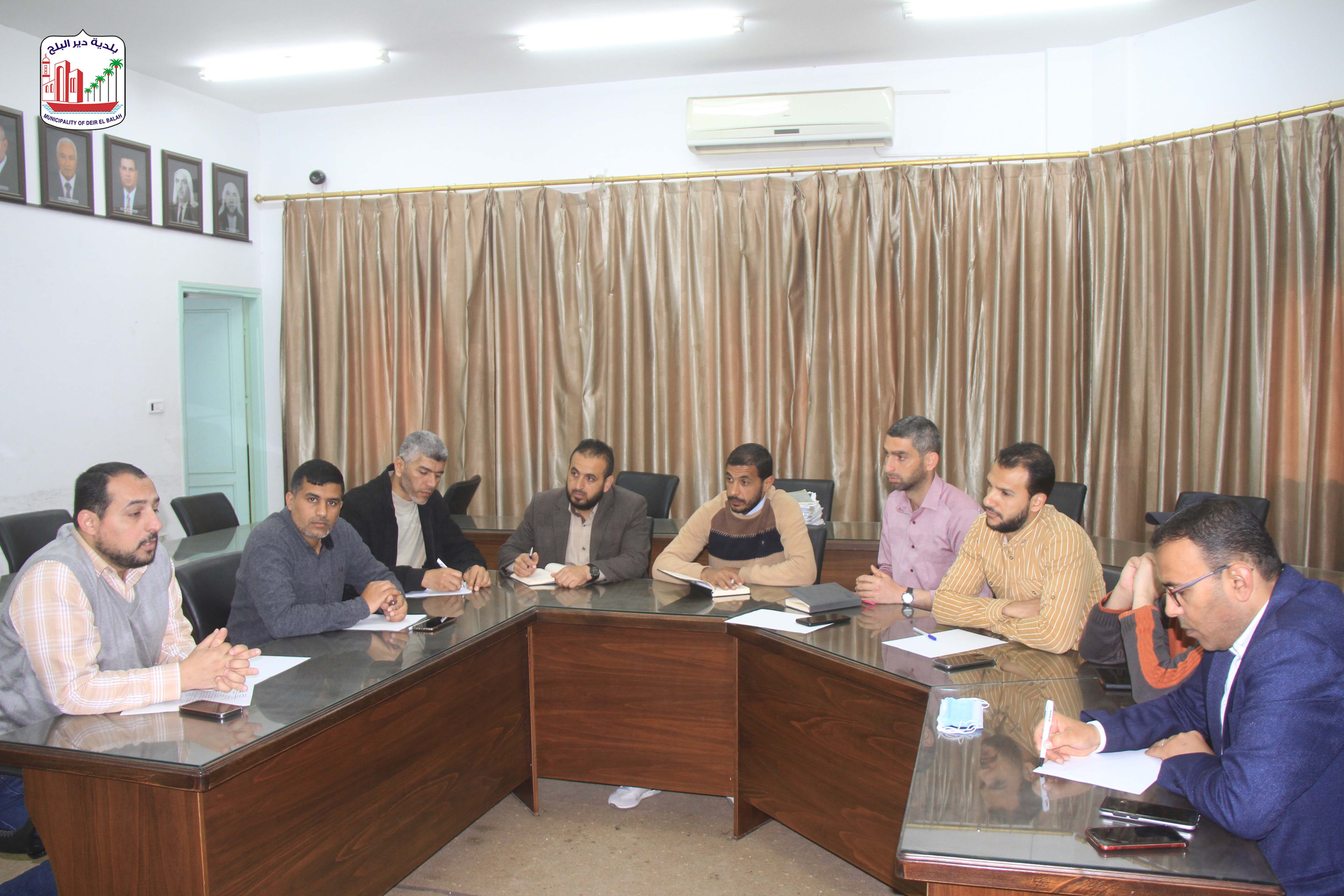 لجنة طوارئ بلدية دير البلح تعقد اجتماعها وتضع السيناريوهات البديلة لاستمرار تقديم الخدمات وقت الطوارئ