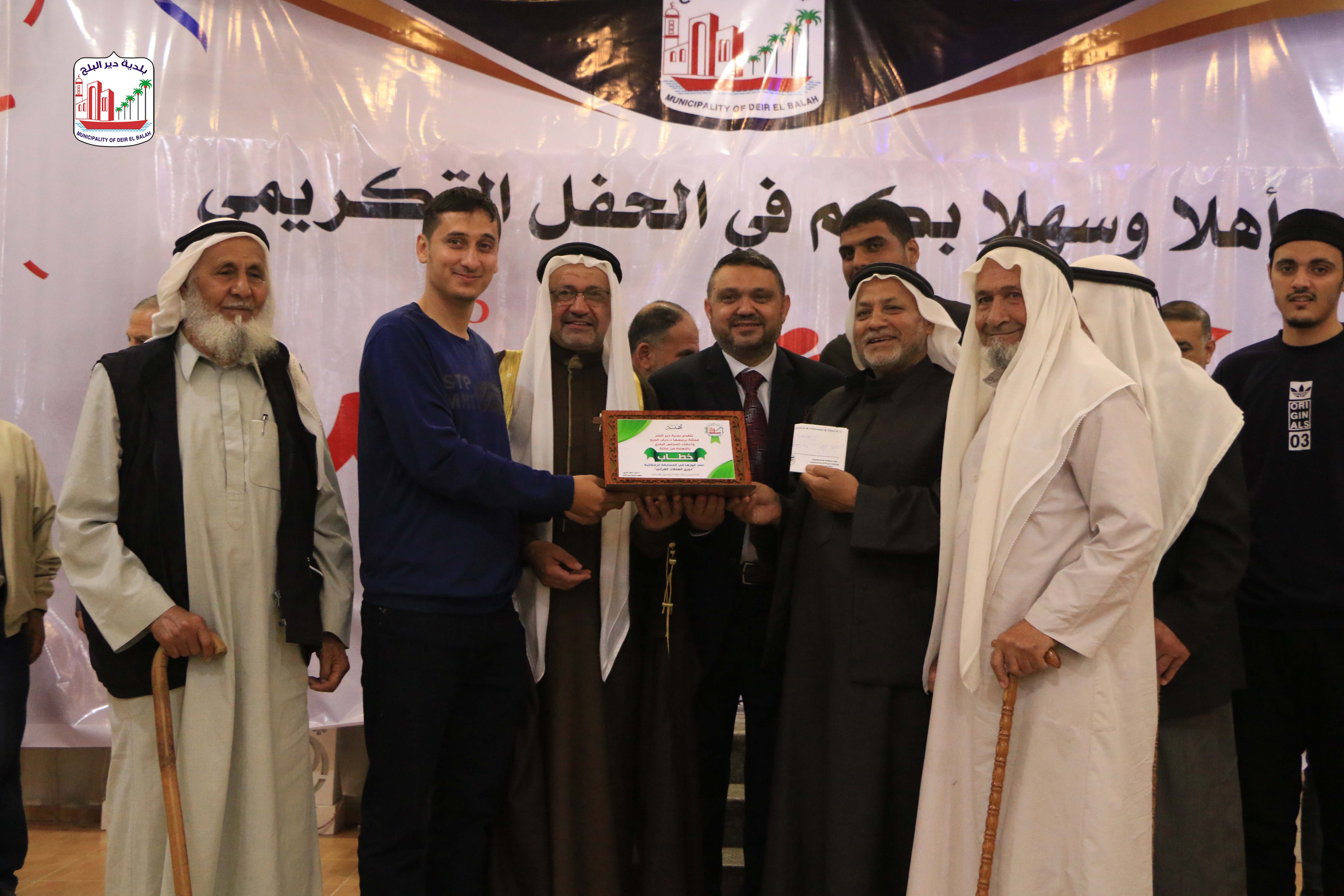 بلدية دير البلح تكرم الفائزبن في المسابقات الرمضانية