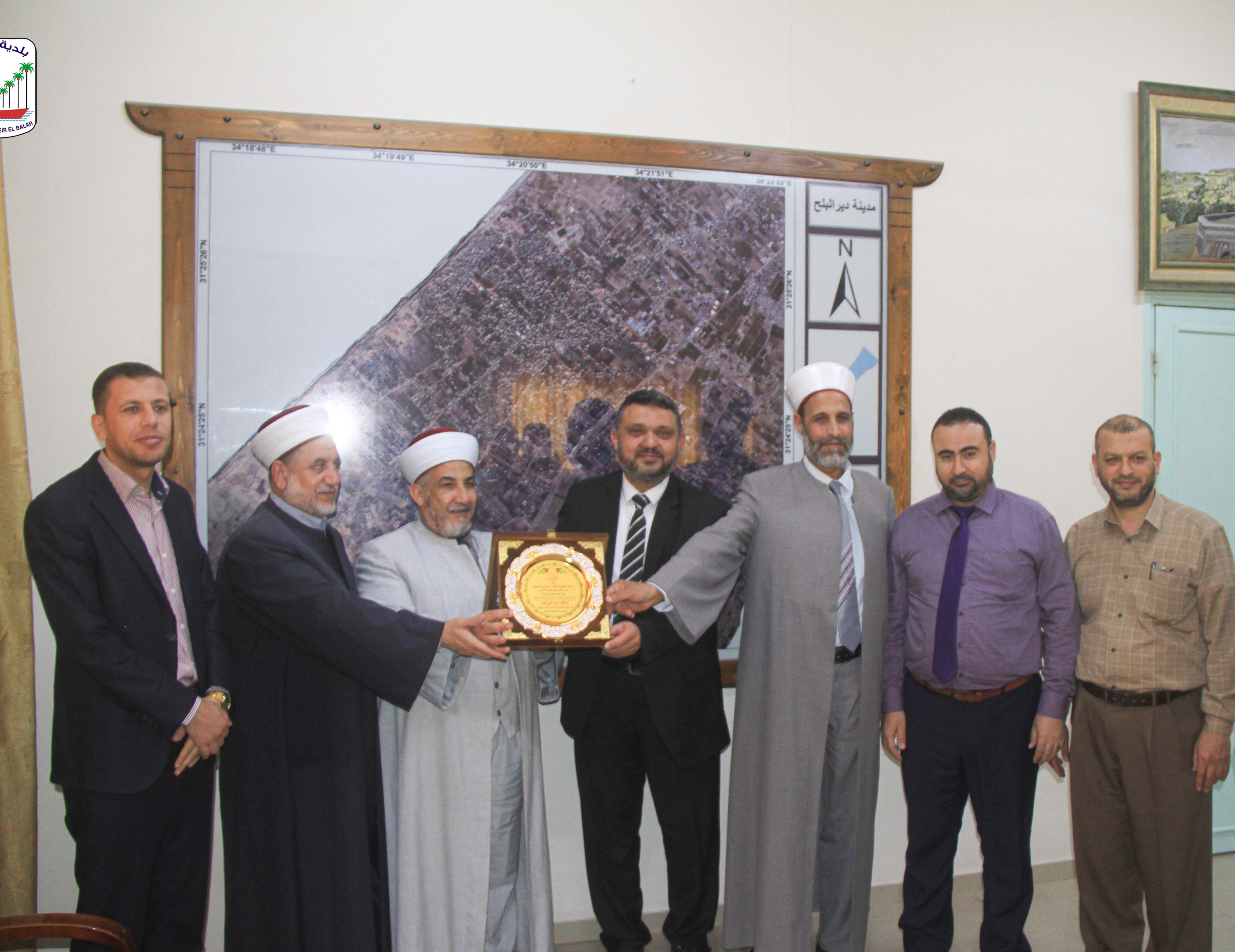 رئيس بلدية دير البلح يبحث مع رئيس المجلس الأعلى للقضاء اجراءات نقل المحكمة الشرعية لمبنى آخر بدير البلح