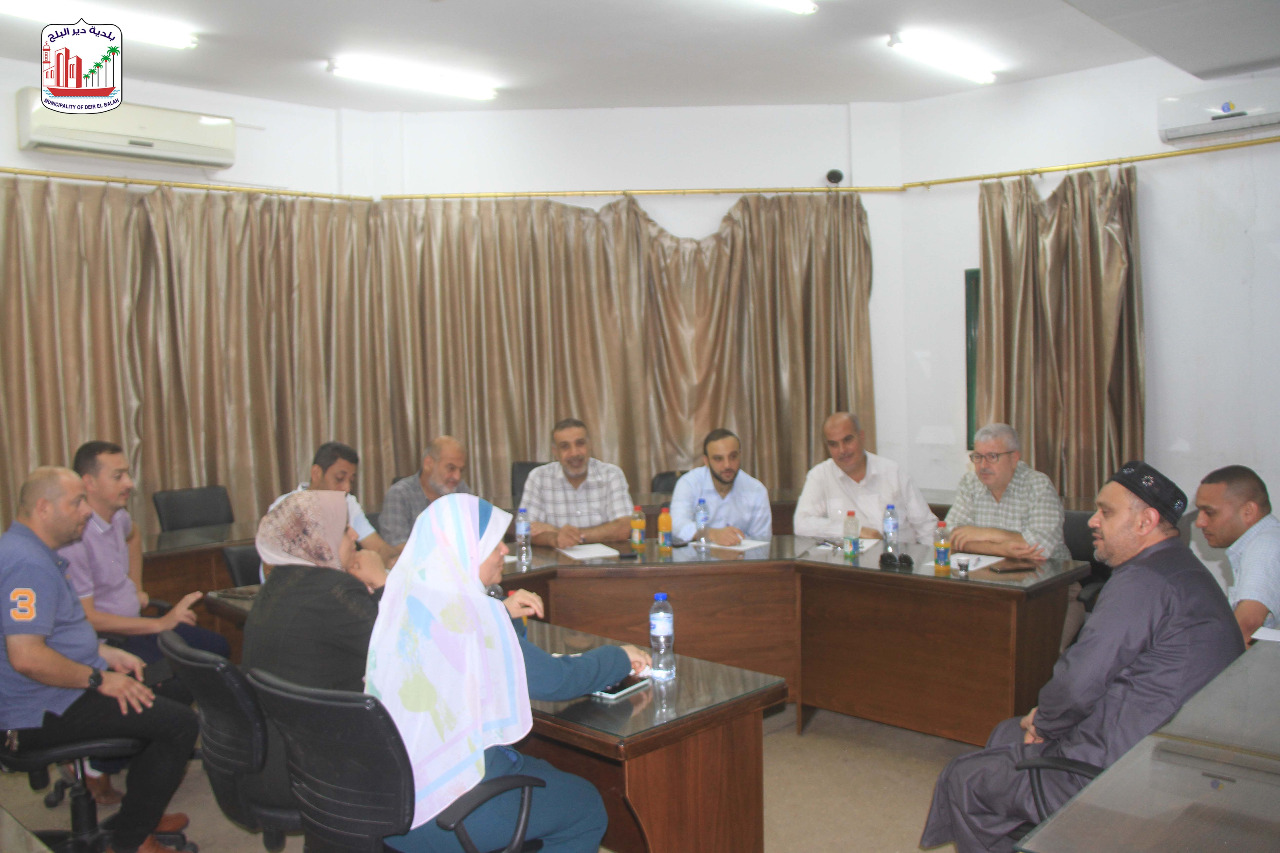 بلدية دير البلح تستقبل وفداً من الحكم المحلي