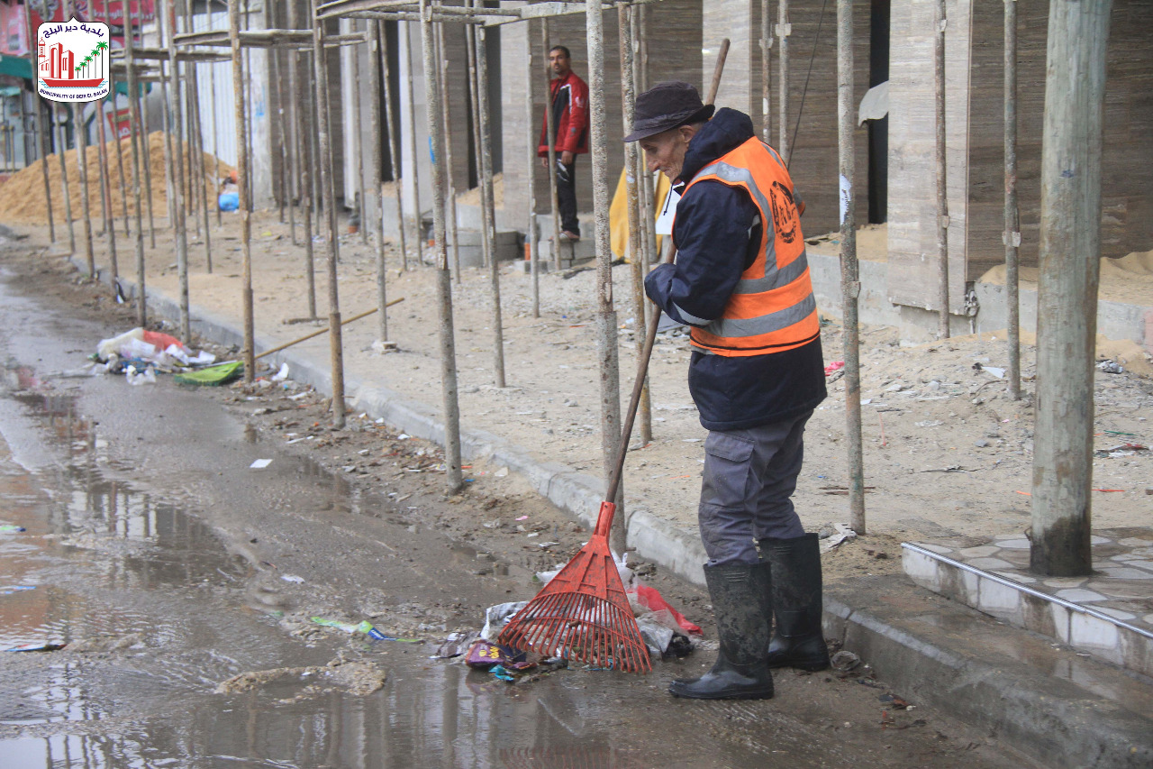 استمرار خطة النظافة وجميع النفايات خلال فترة المنخفض الجوي