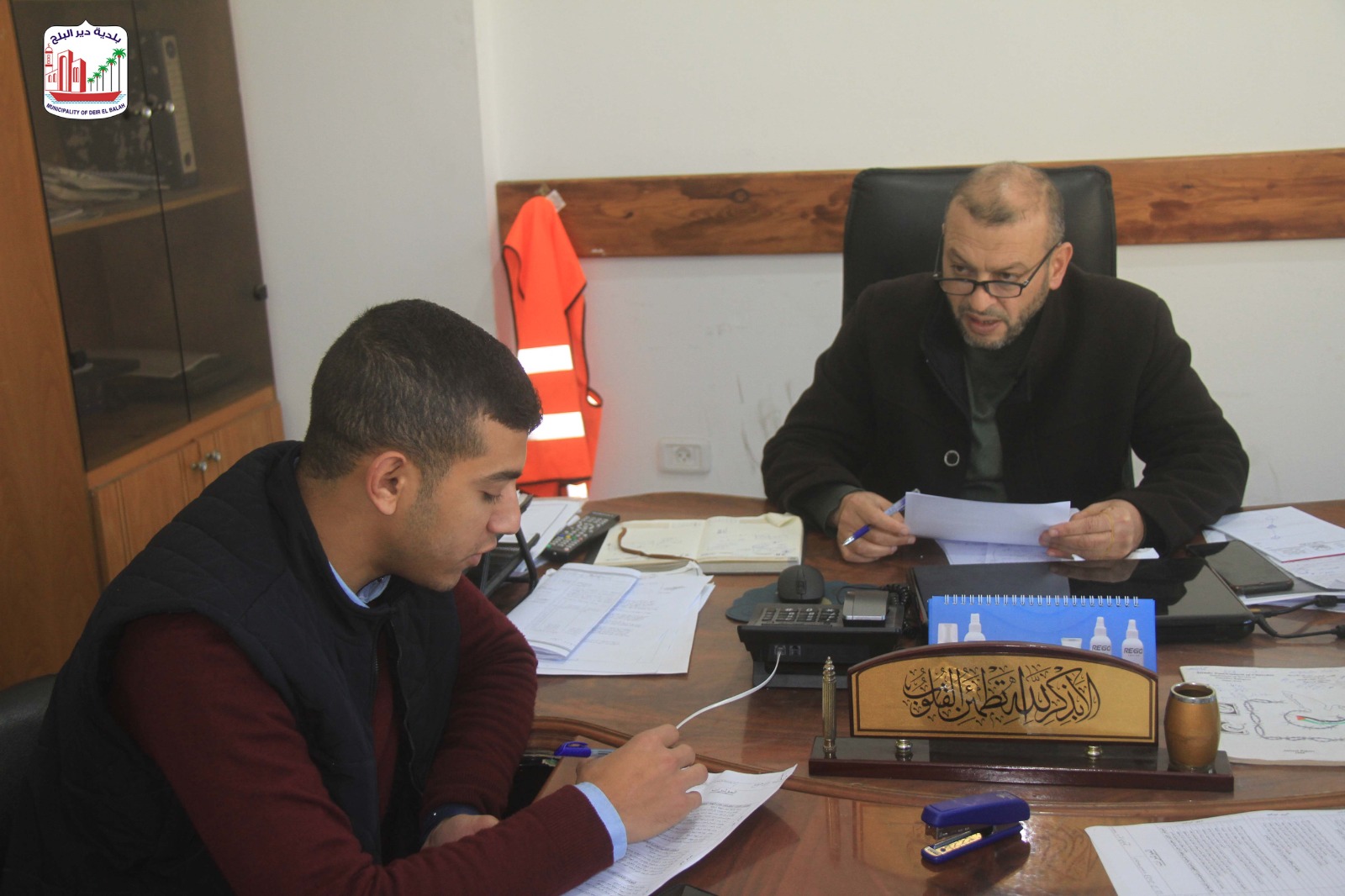 بلدية دير البلح تلتقي بمركز أمان والاطلاع على معايير الشفافية وفق مؤشرات محددة