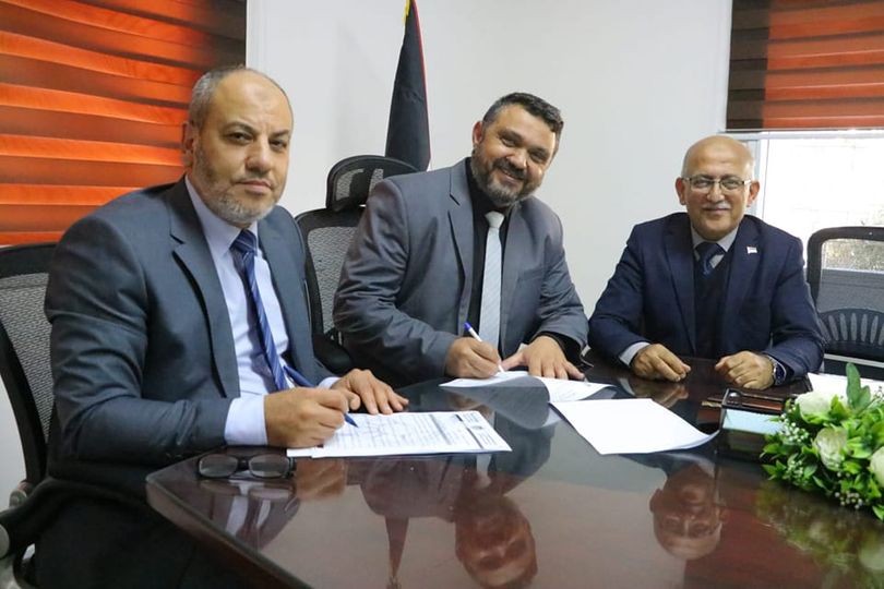 بلدية دير البلح توقع اتفاقية لادارة شاطئ البحر