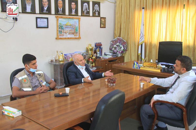 رئيس بلدية دير البلح يبحث سبل تطوير العمل البلدي مع رئيس بلدية خزاعة