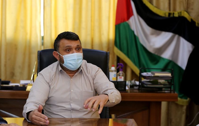 رئيس بلدية دير البلح يلتقي وفد من منطقة أم ظهير