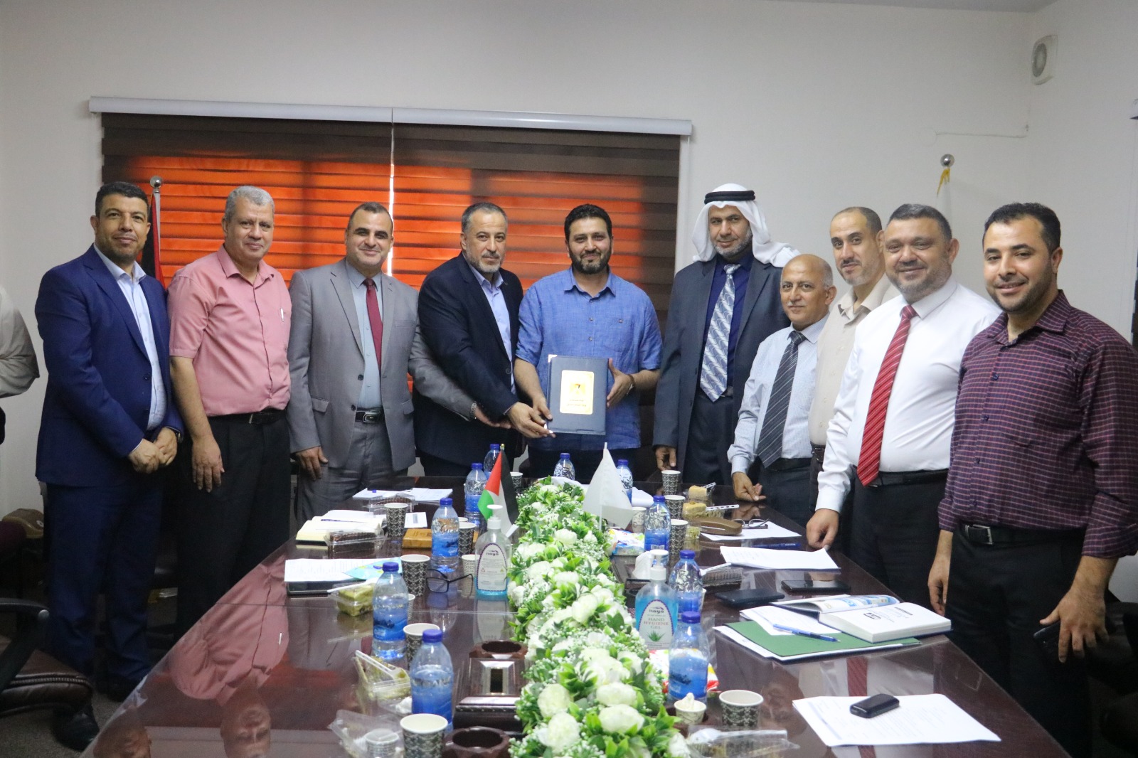 رئيس بلدية دير البلح يشيد بمذكرة التفاهم الموقعة لإدارة ملف شؤون المخاتير في محافظات غزة