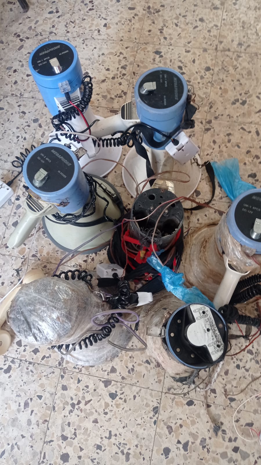 بالتعاون مع شرطة البلدية ... بلدية دير البلح تواصل حملة منع استخدام مكبرات الصوت